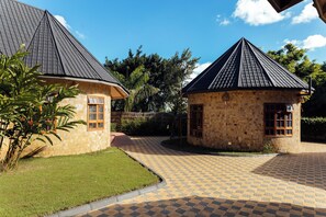 Exterior - Shoki Shoki Lodge (Arusha)