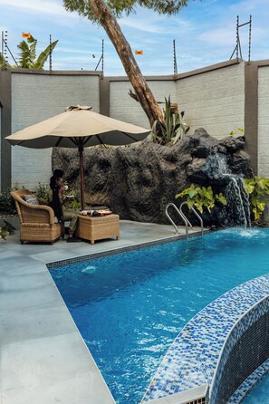 Deluxe Cottage, 2 Bedrooms, Private Pool, Garden View | Terrace/patio