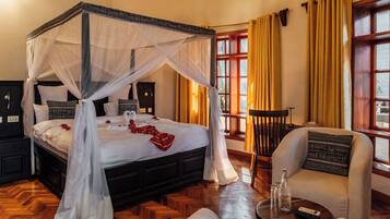 Premium bedding, in-room safe, free WiFi, bed sheets