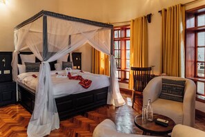 Premium bedding, in-room safe, free WiFi, bed sheets