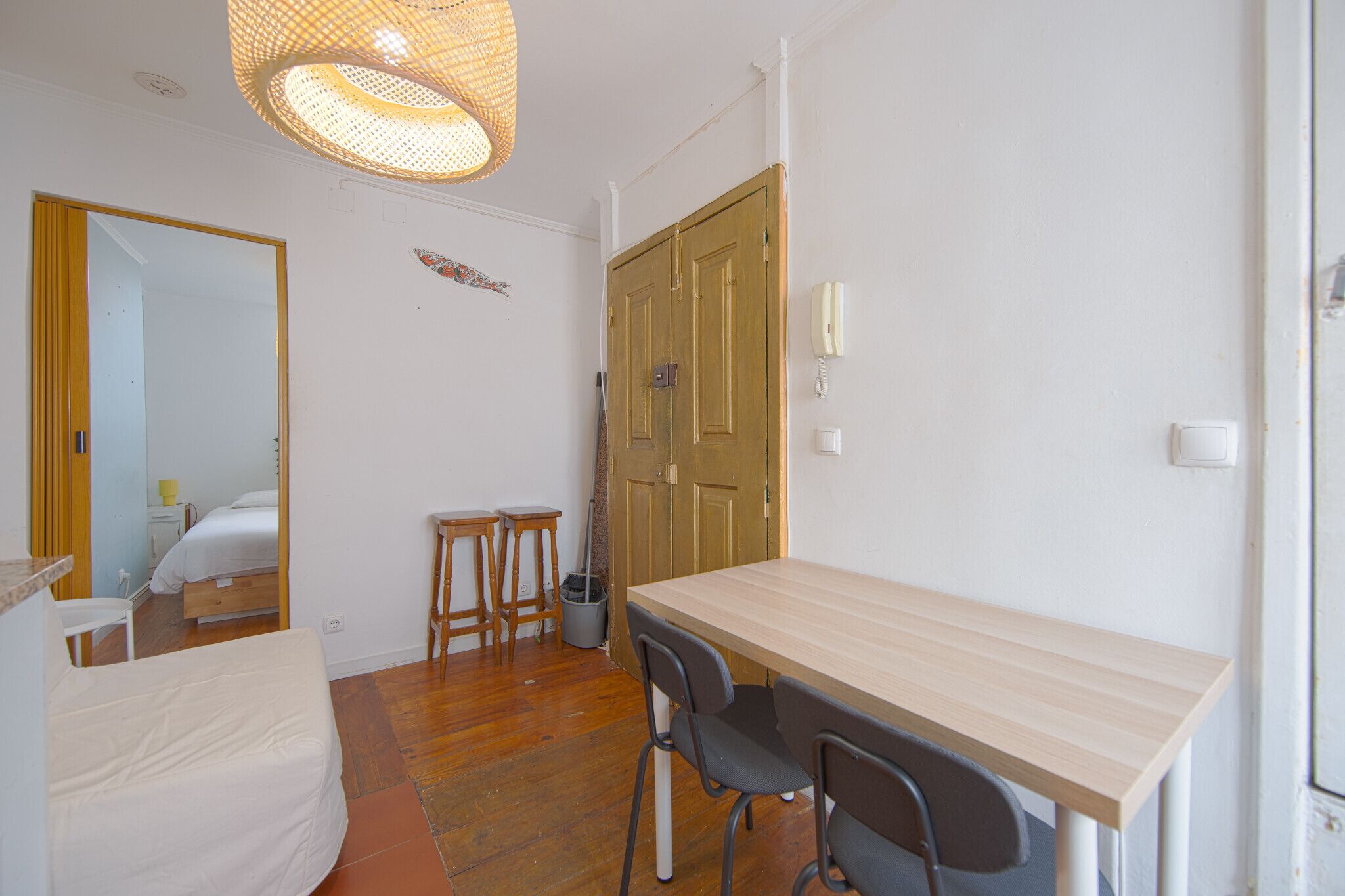 1 bedroom, bed sheets