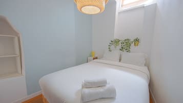 1 bedroom, bed sheets