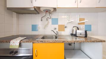 Cookware/dishes/utensils