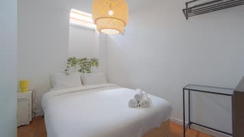 1 bedroom, bed sheets
