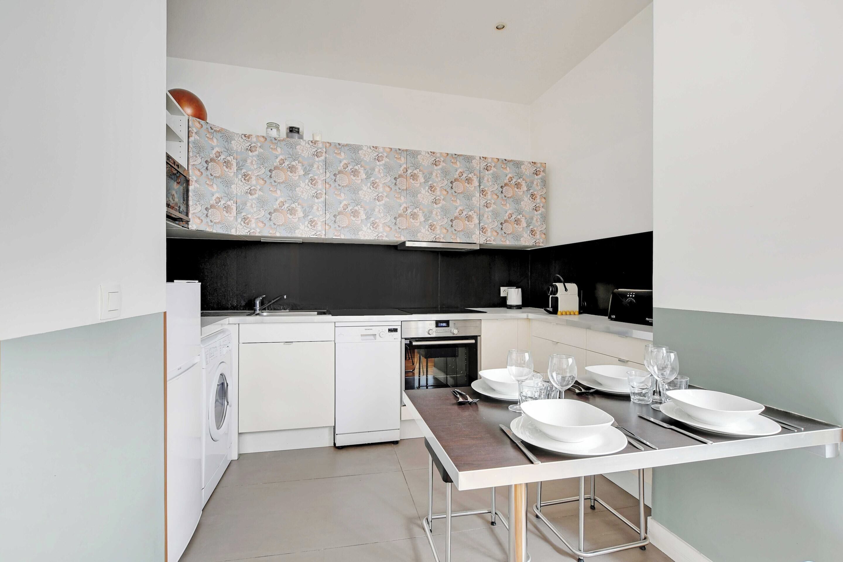 Apartment | Private kitchen | Coffee/tea maker, fridge, microwave, oven