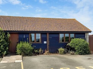 Exterior - You’ll love the stylish step-free layout and peaceful countryside setting. (Stoke St. Gregory, near Taunton)