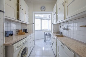 Microwave, coffee/tea maker, cookware/dishes/utensils