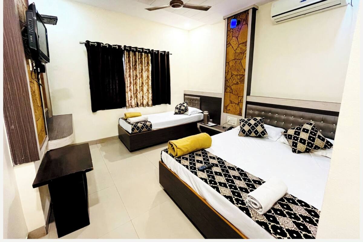 Hypo-allergenic bedding, desk, soundproofing, free WiFi