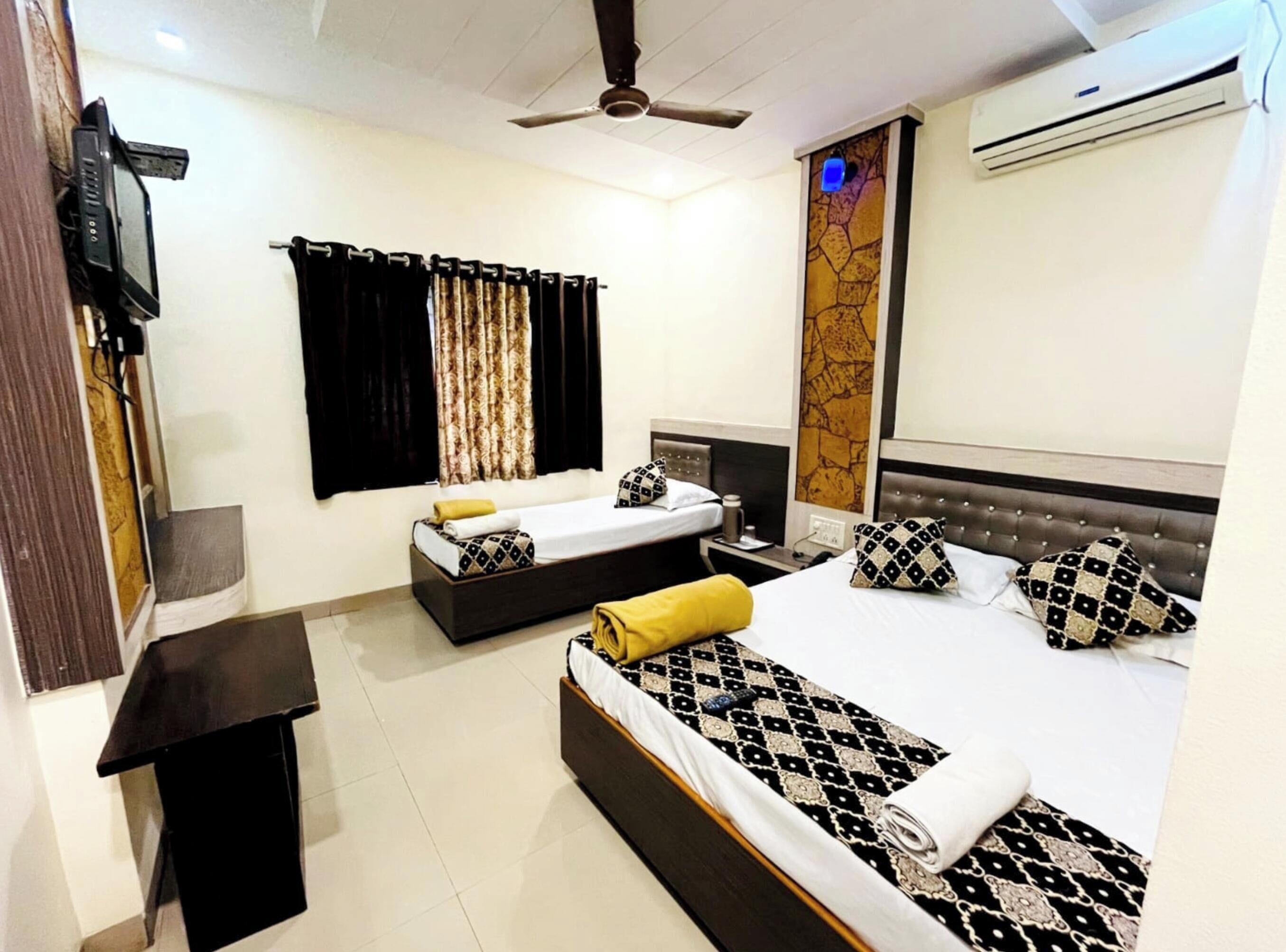 Hypo-allergenic bedding, desk, soundproofing, free WiFi