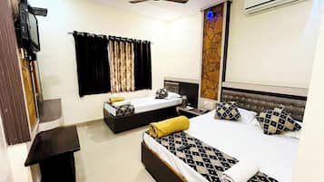 Hypo-allergenic bedding, desk, soundproofing, free WiFi