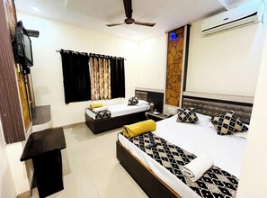 Ropa de cama hipoalergénica, escritorio y sistema de insonorización 