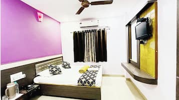 Hypo-allergenic bedding, desk, soundproofing, free WiFi