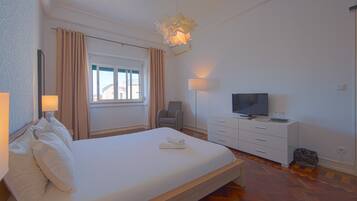 1 bedroom, bed sheets