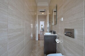 Shower, towels