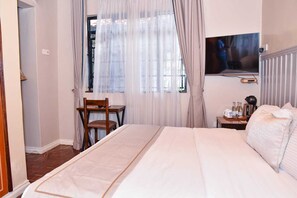 1 dormitorio, tabla de planchar con plancha, wifi y ropa de cama