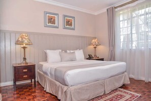 1 dormitorio, tabla de planchar con plancha, wifi y ropa de cama