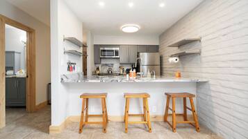 Refrigerador, microondas, horno, placa de cocina