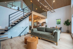 Televisión, futbolito y estéreo