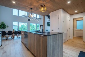 Interior - Ski In/Ski Out Spa, Babyfoot | Le Chouette Chalet (Saint-Donat)