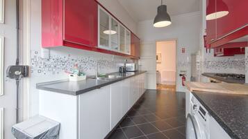 Microwave, dishwasher, coffee/tea maker, cookware/dishes/utensils