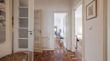 1 bedroom, bed sheets