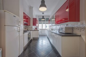 Ketuhar gelombang mikro, mesin basuh pinggan mangkuk