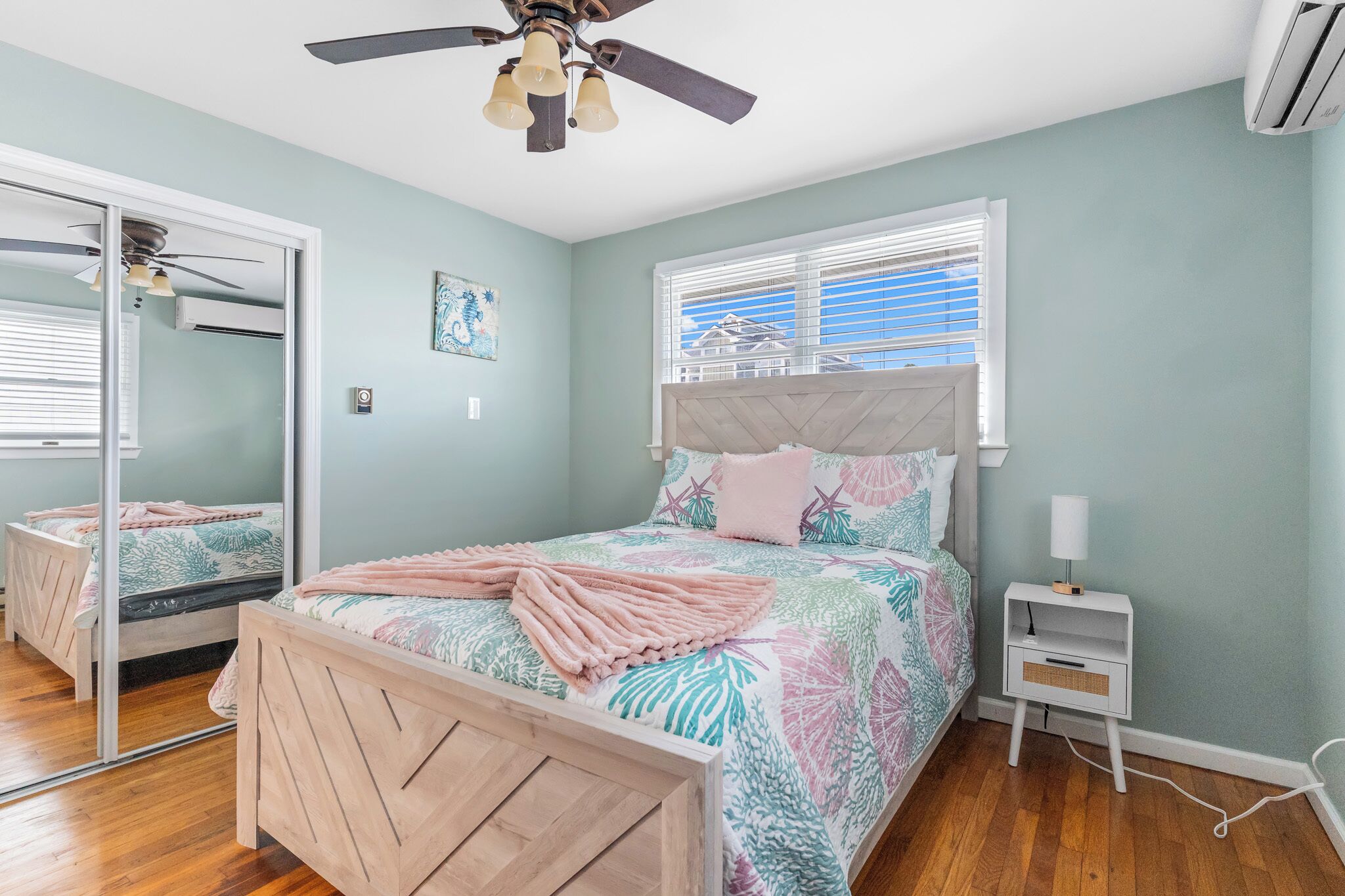 4 bedrooms, iron/ironing board, free WiFi, bed sheets