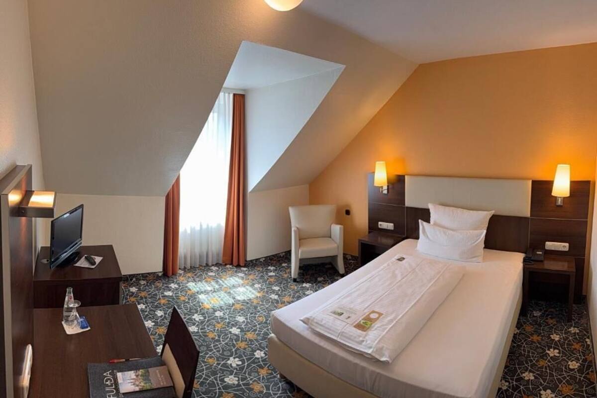 Comfort Single Room | Iron/ironing board (on request), WiFi (free)