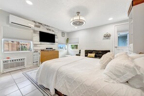 Iron/ironing board, travel cot, WiFi, bed sheets