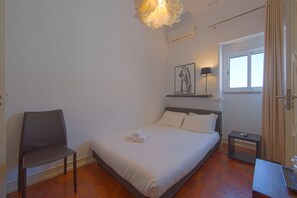 1 bedroom, bed sheets