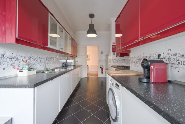 Microwave, dishwasher, coffee/tea maker, cookware/dishes/utensils