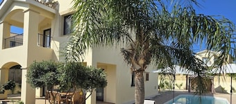 Enjoyable villa with private swimming pool in charming Paphos