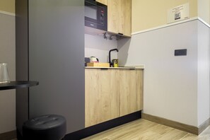 Double Room, Mobility Accessible | Iron/ironing board, free WiFi