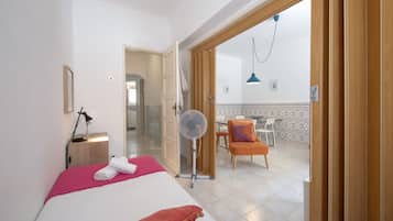 1 bedroom, bed sheets