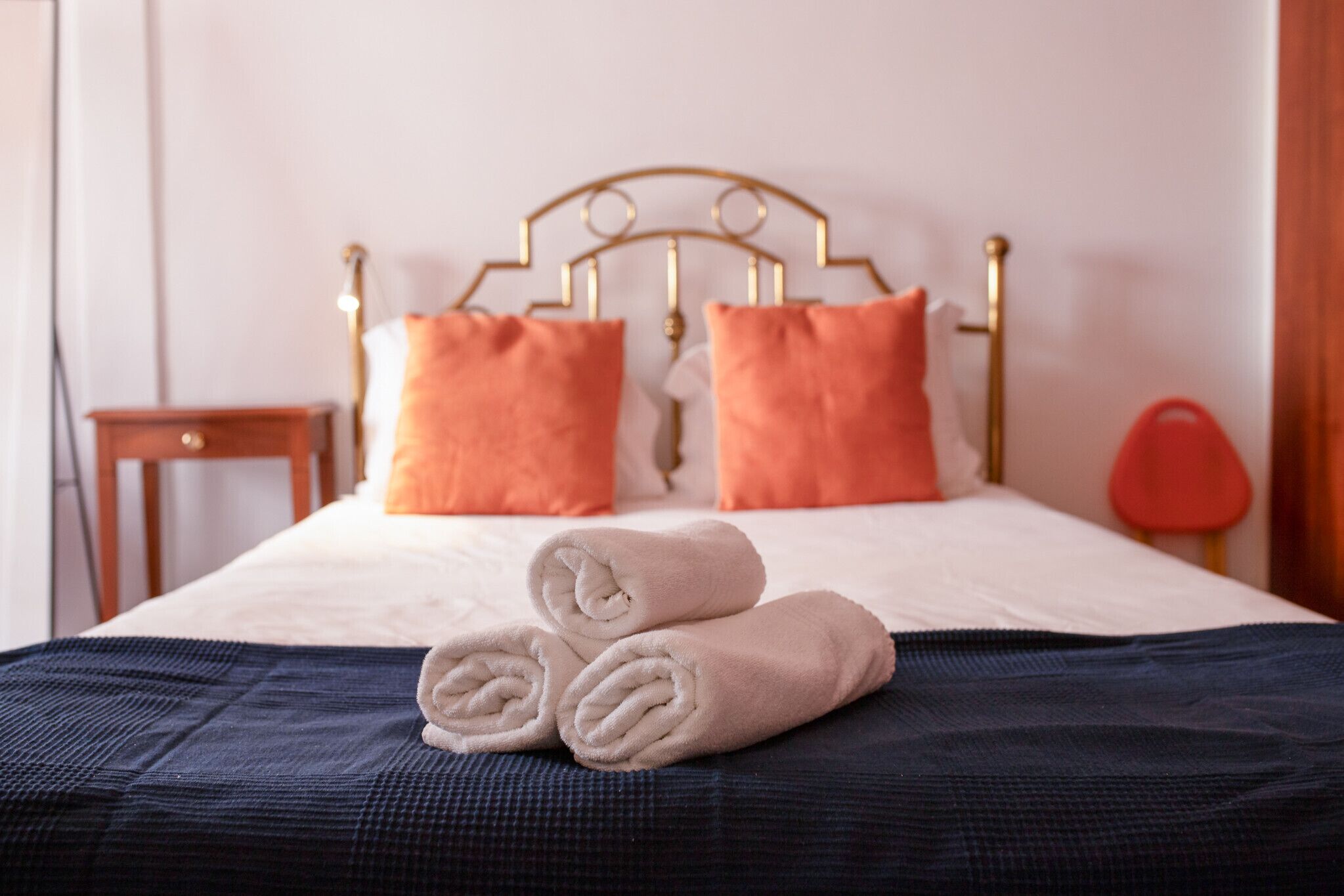 1 bedroom, bed sheets