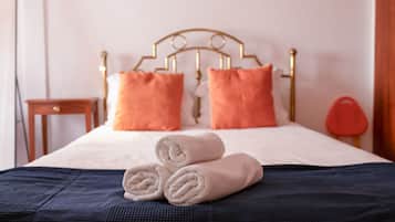 1 bedroom, bed sheets