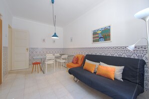 Living area - Alameda Typical by Homing (Lisbon)