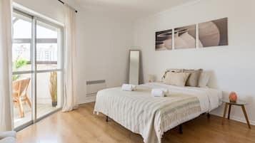 1 bedroom, bed sheets