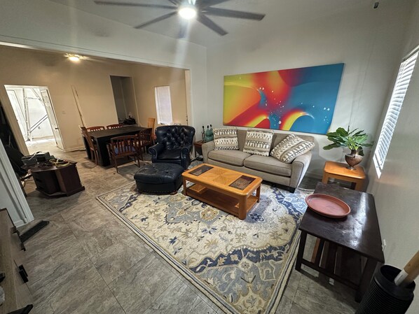 Living area - Wonderful 3-bedroom house with AC in Indianapolis (Indianapolis)