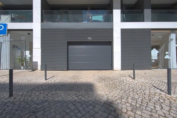 Unclassified image, 1 of 67, button - Benfica Prime Terrace II by Homing (Lisbon)