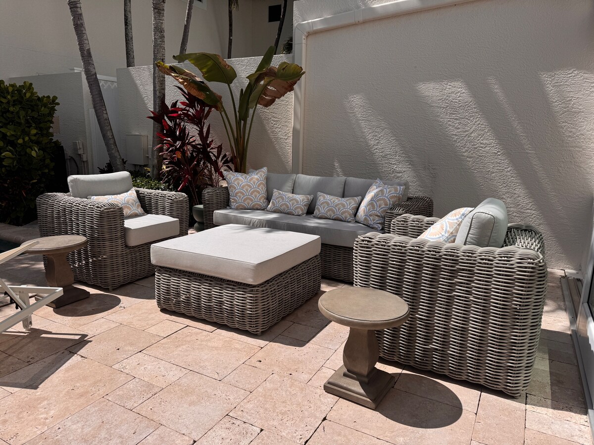 Photo 17 of 3-bed, 3-bath villa with pool in Olde Naples. Walk to 3rd, 5th and the beach!