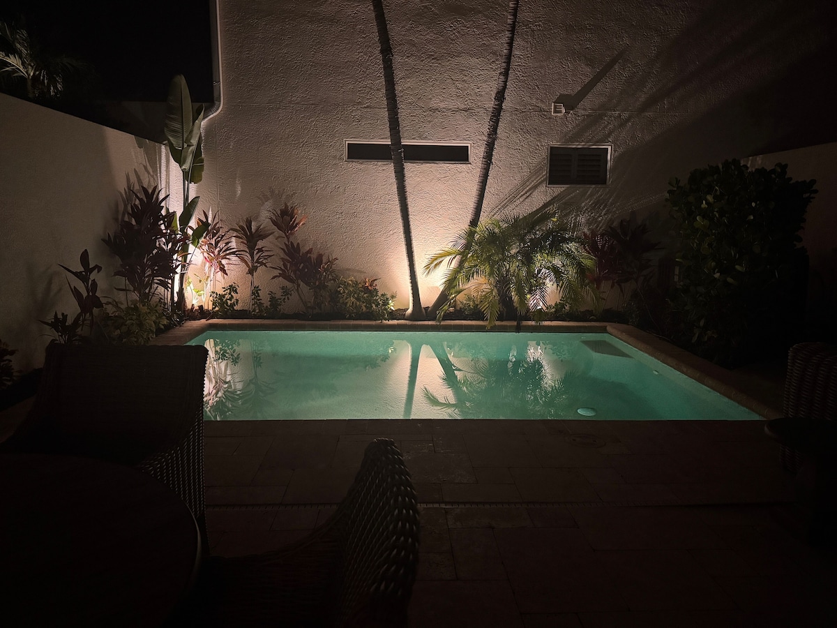 Photo 20 of 3-bed, 3-bath villa with pool in Olde Naples. Walk to 3rd, 5th and the beach!