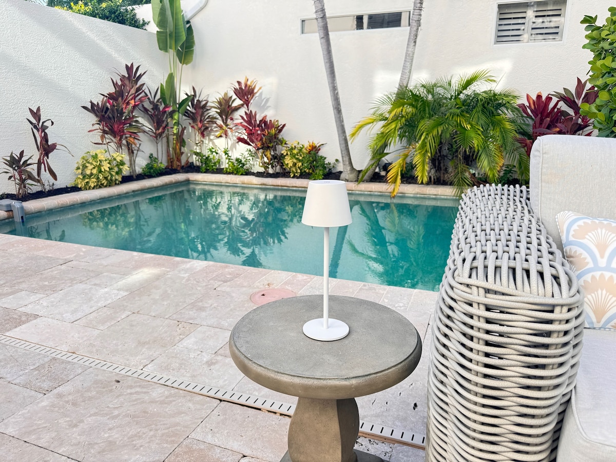 Photo 16 of 3-bed, 3-bath villa with pool in Olde Naples. Walk to 3rd, 5th and the beach!