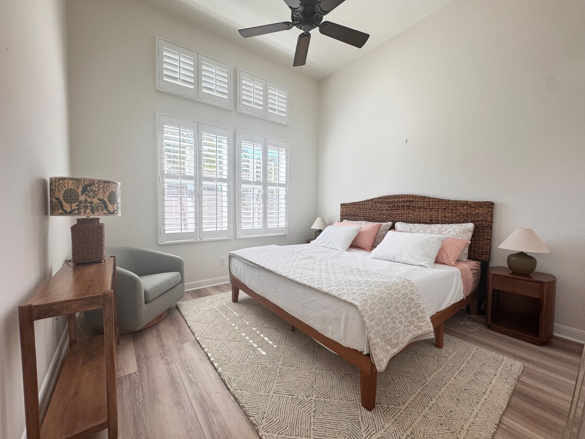 Photo 9 of 3-bed, 3-bath villa with pool in Olde Naples. Walk to 3rd, 5th and the beach!