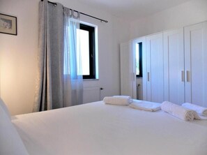 1 chambre, fer et planche à repasser, Wi-Fi, draps fournis