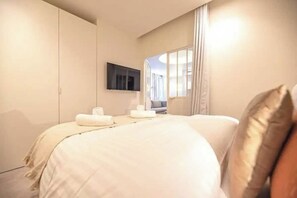 شقة | 1 غرفة نوم ومساحة عمل للكمبيوتر المحمول ومكواة/لوح كي وملاءات أسرّة