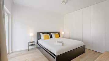 5 bedrooms, bed sheets