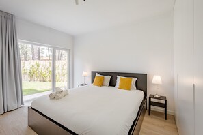 5 bedrooms, bed sheets