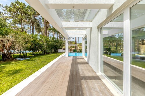 Aroeira Modern Grand Villa by Homing