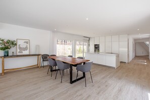 Dining - Aroeira Modern Grand Villa by Homing (Almada)